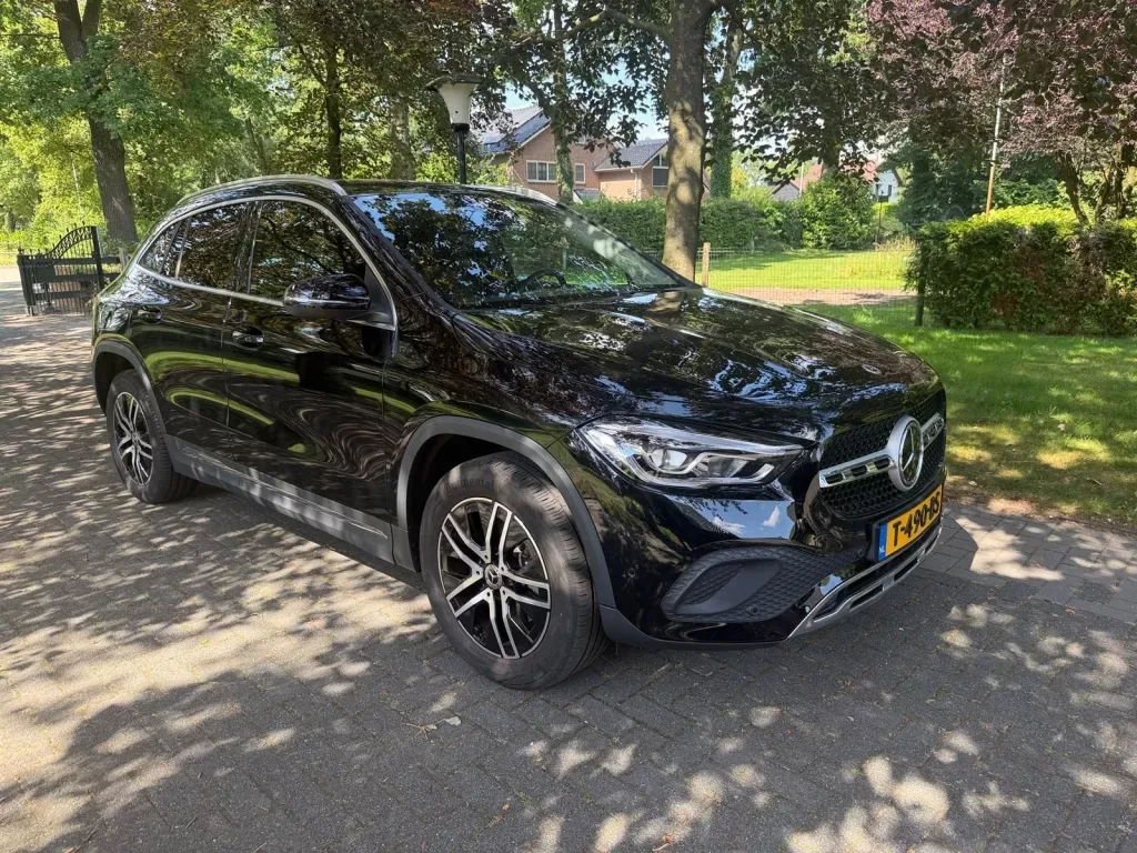 Mercedes-Benz GLA (2022) — foto 1