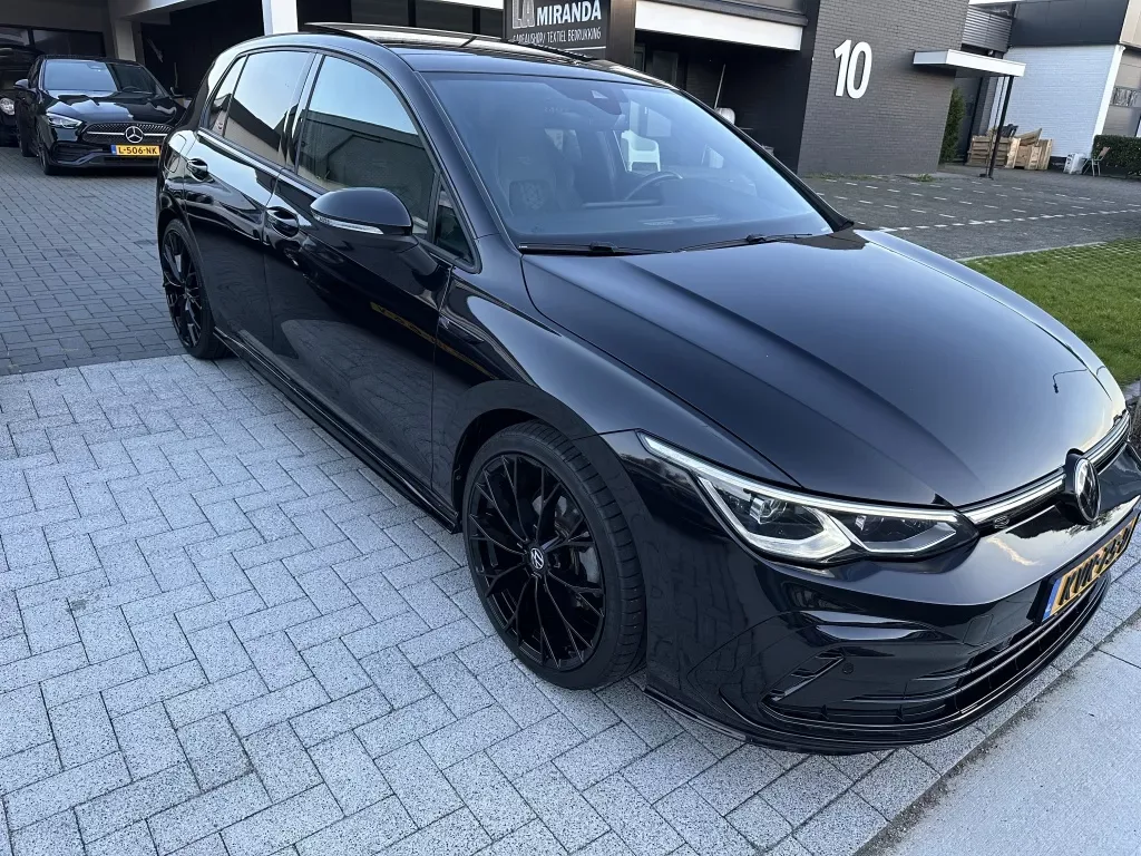 Volkswagen Golf (2023) — foto 1