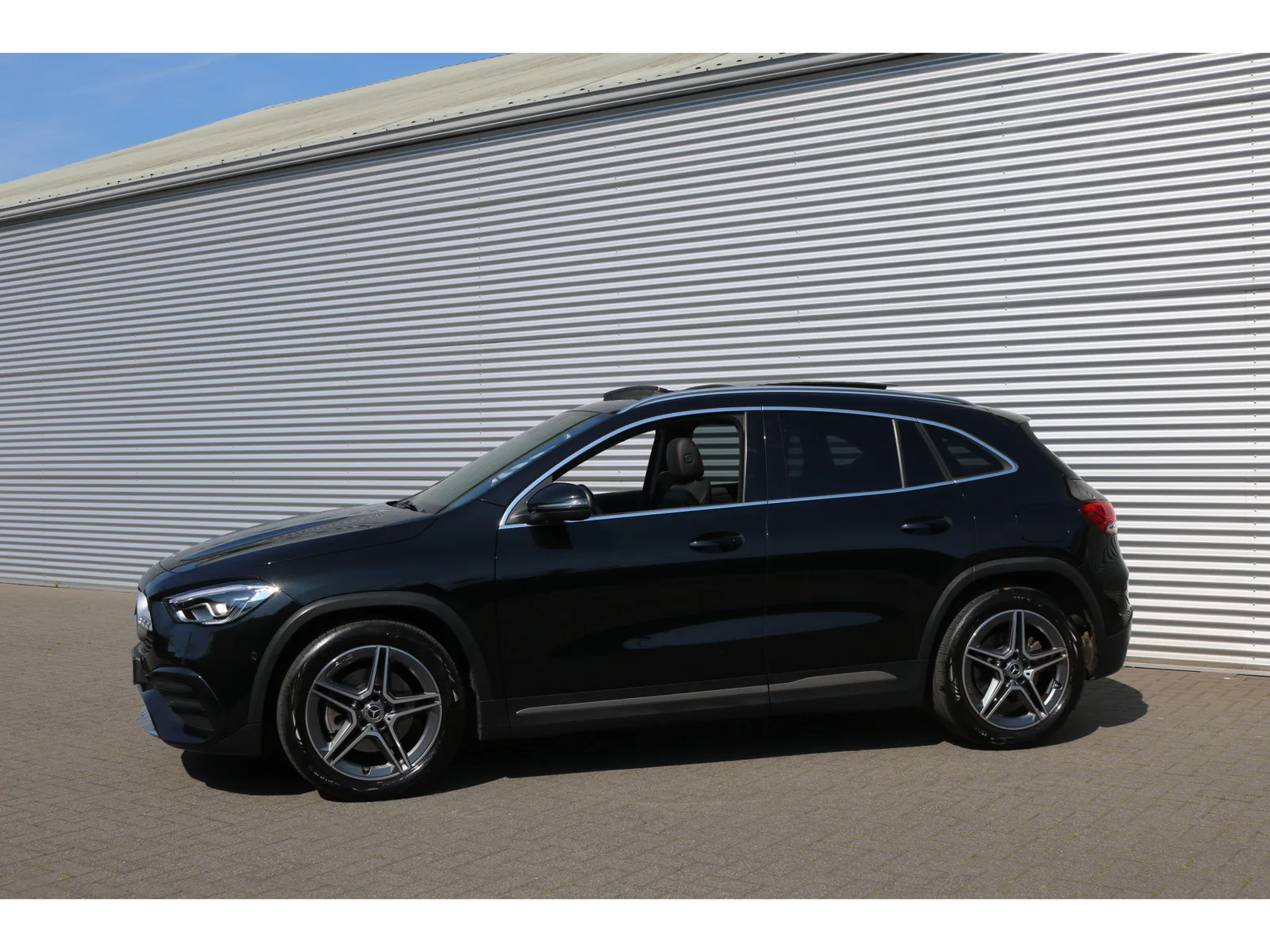 Mercedes-Benz GLA (2021) — foto 1
