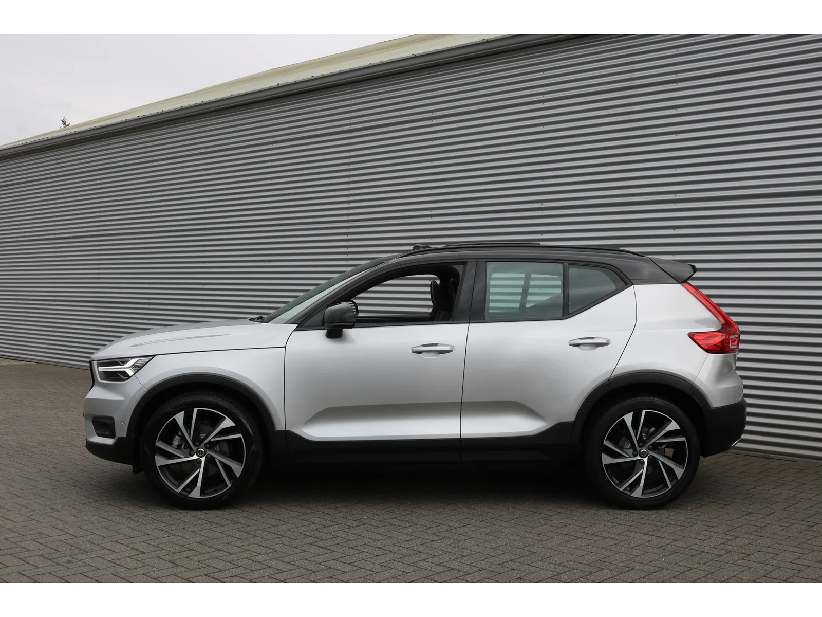 Volvo XC40 (2018) — foto 1