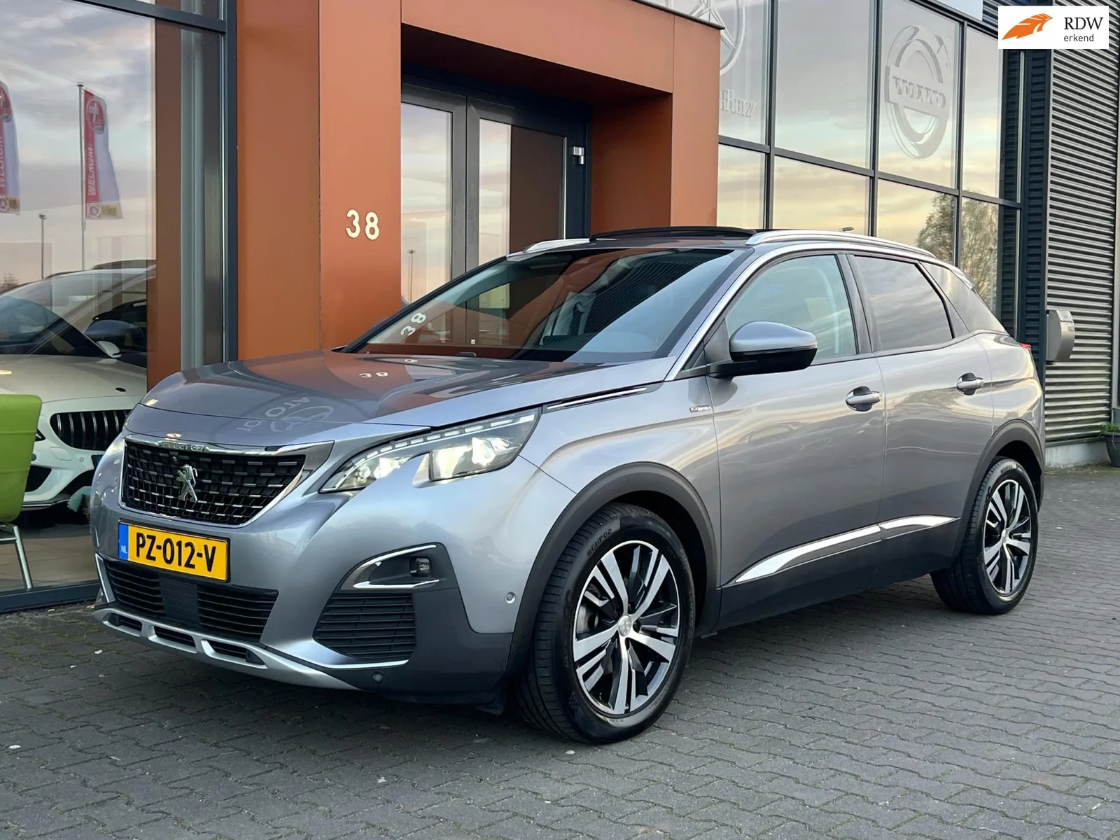 Peugeot 3008 (2017) — foto 1