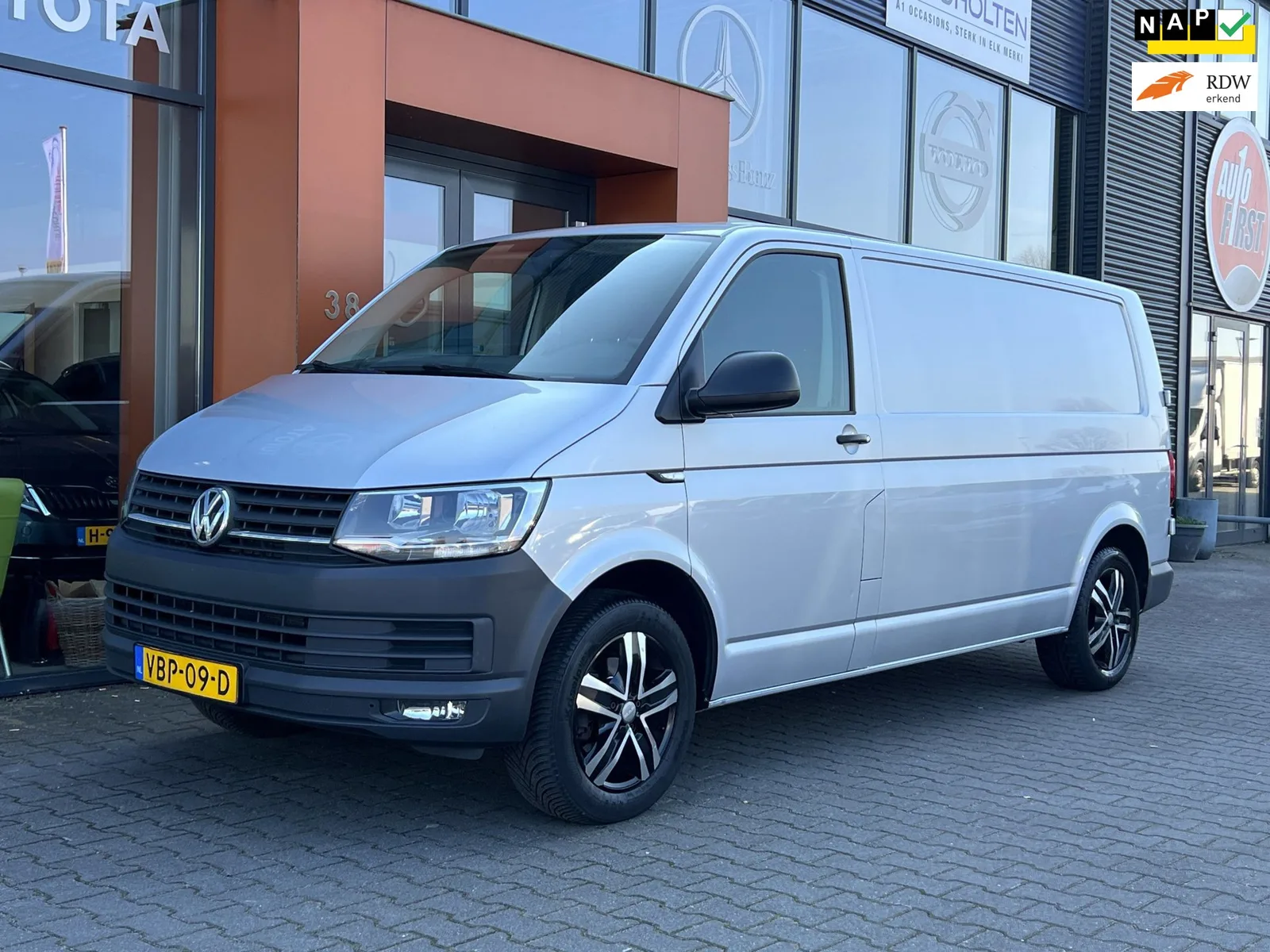 Volkswagen Transporter (2019) — foto 1