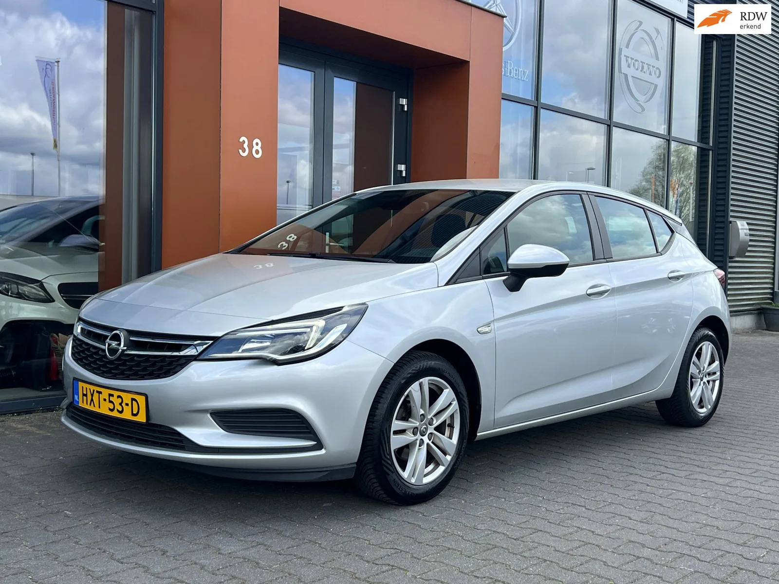 Opel Astra (2019) — foto 1