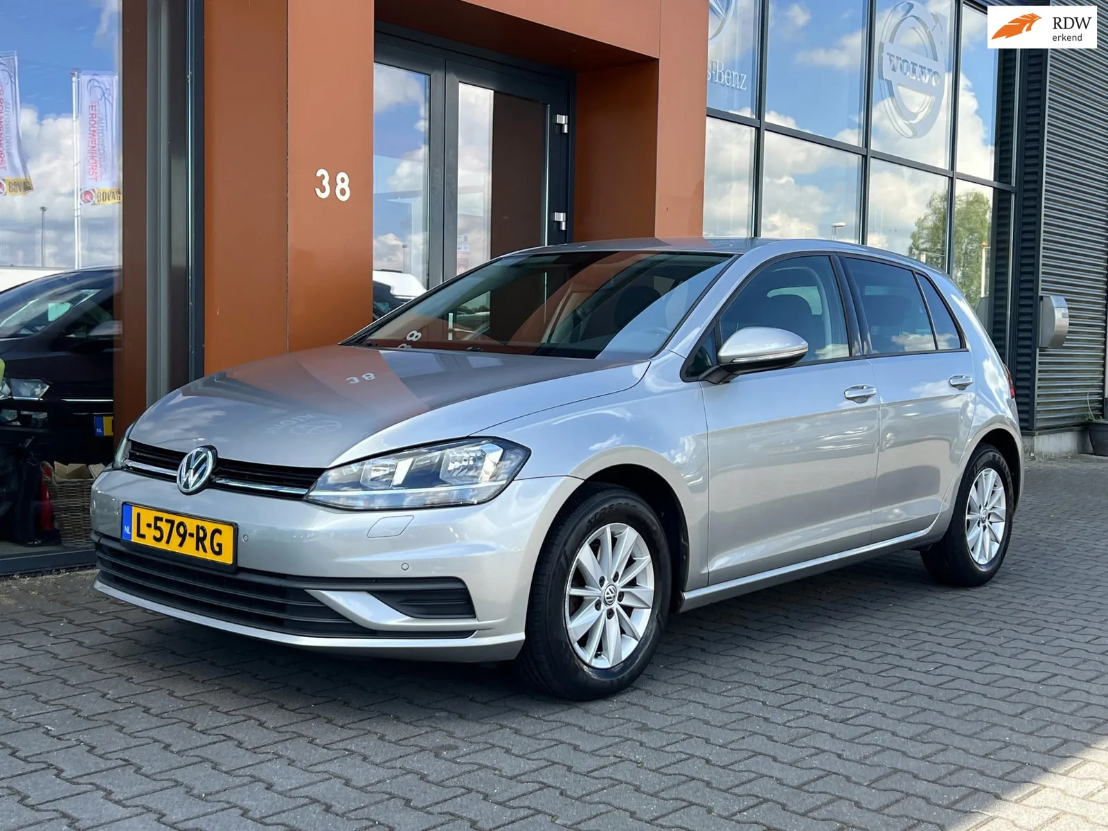 Volkswagen Golf (2019) — foto 1