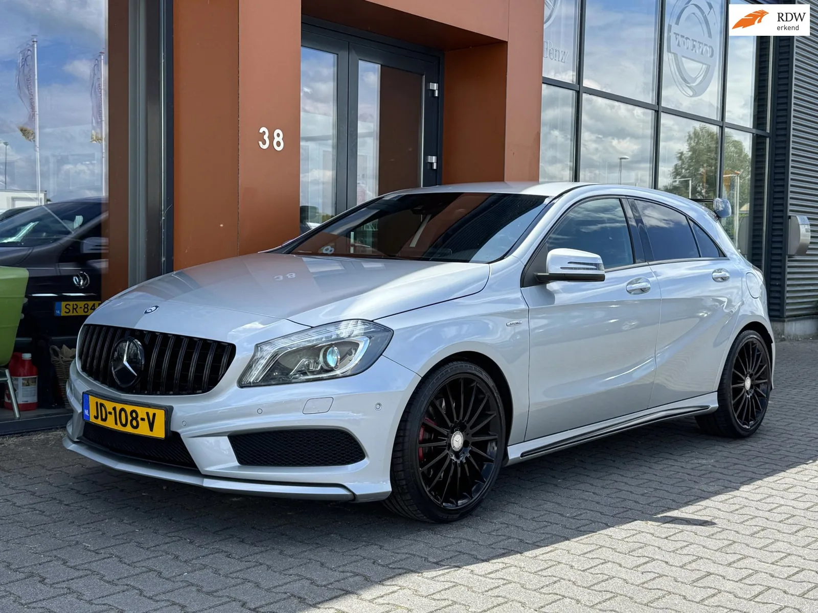 Mercedes-Benz A-Klasse (2015) — foto 1