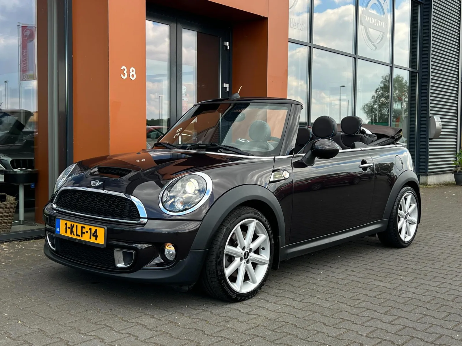 MINI Cabrio (2012) — foto 1