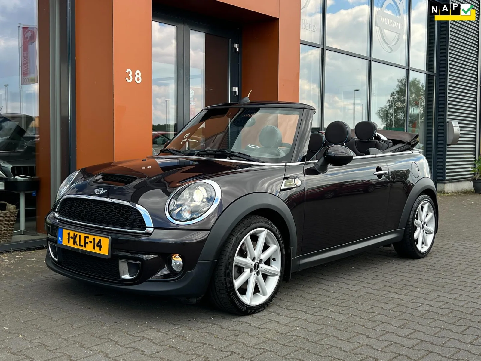MINI Cabrio (2012) — foto 1