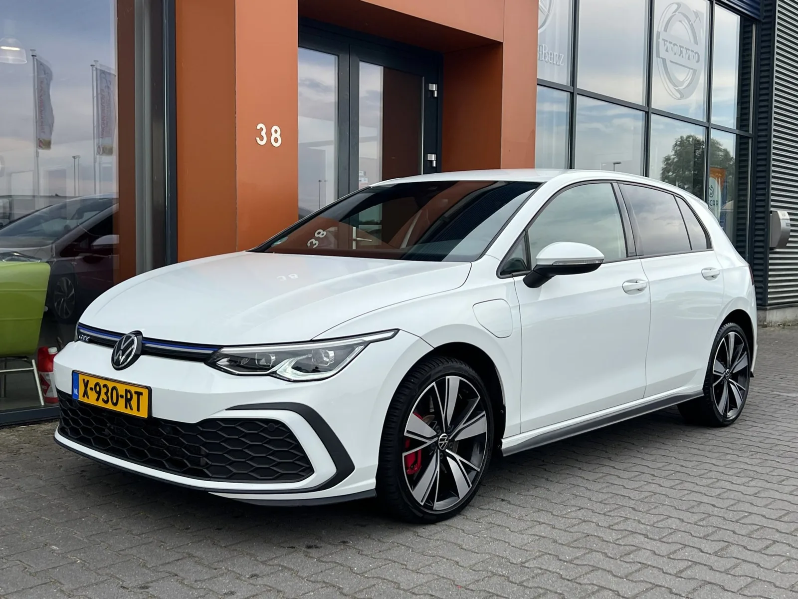 Volkswagen Golf (2021) — foto 1