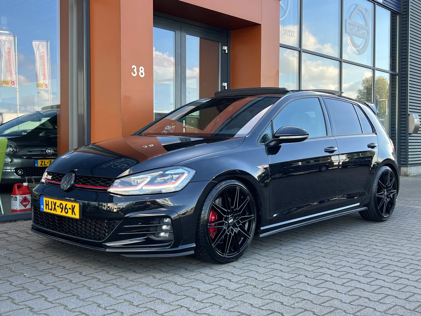 Volkswagen Golf (2019) — foto 1