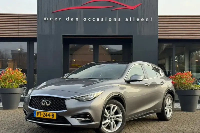 Infiniti Q30 (2016)