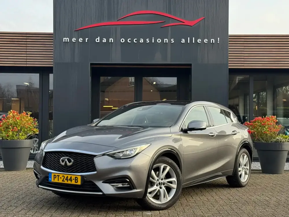 Infiniti Q30 (2016) — foto 1