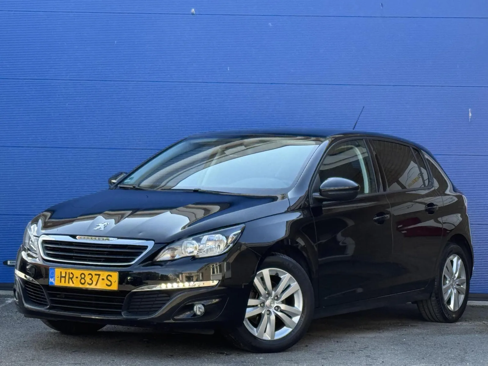 Peugeot 308 (2015) — foto 1