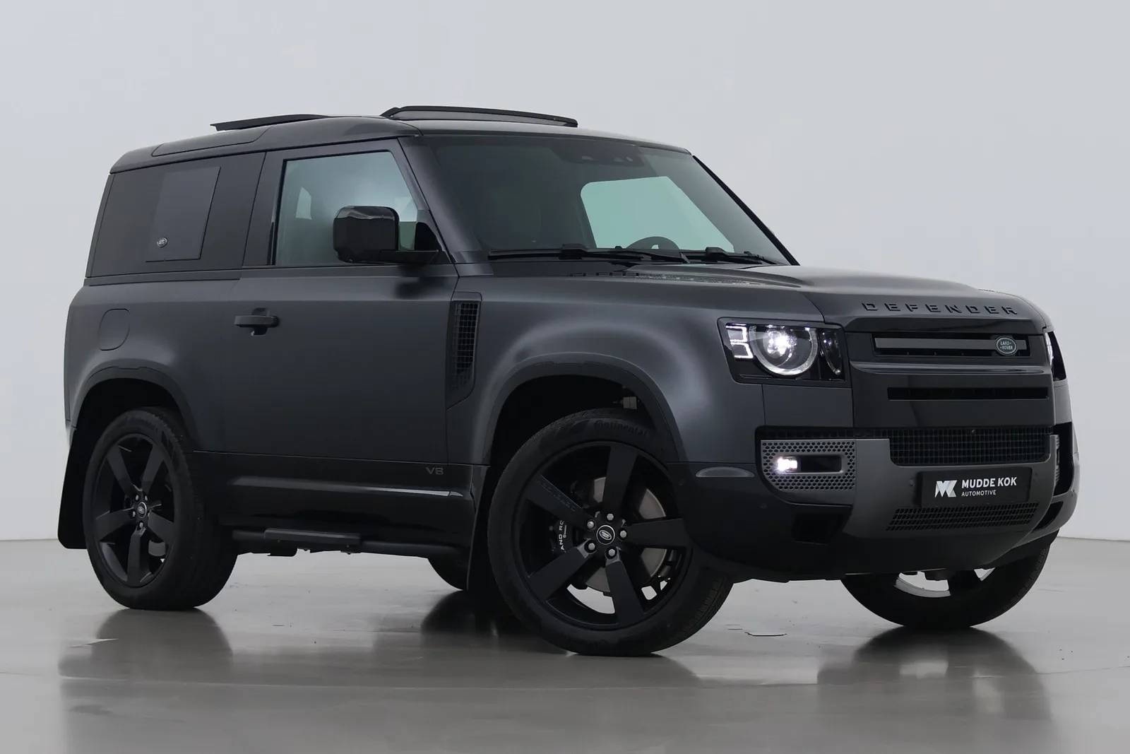 Land Rover Defender (2023) — foto 1