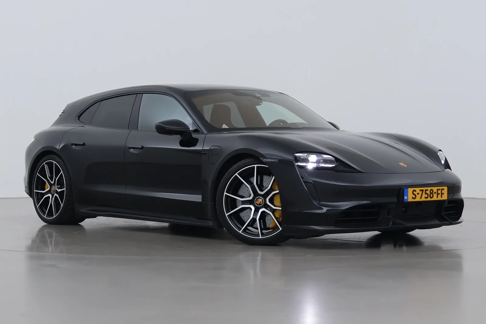 Porsche Taycan (2023) — foto 1