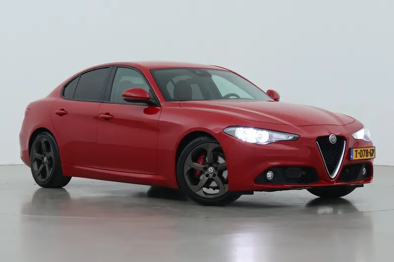 Alfa Romeo Giulia (2016)