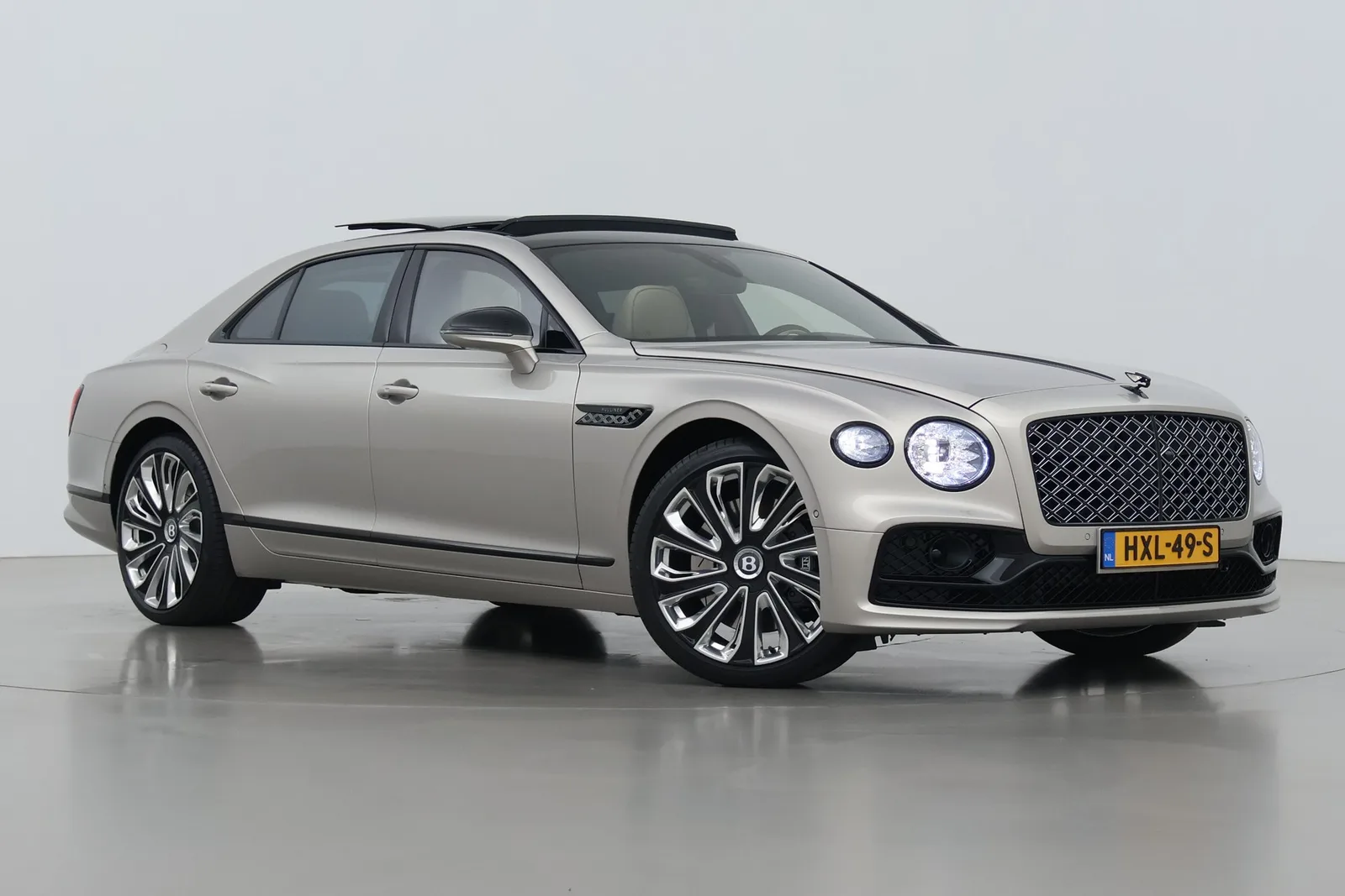 Bentley Flying Spur (2024) — foto 1