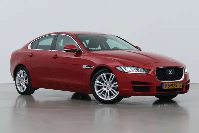 Jaguar XE (2017)
