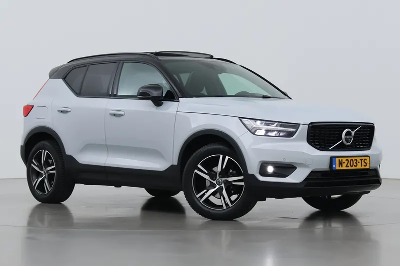 Volvo XC40 (2022)