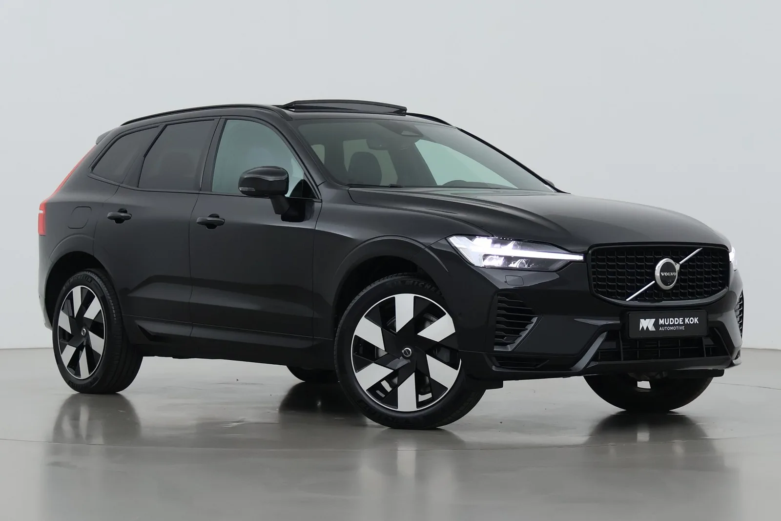 Volvo XC60 (2025) — foto 1