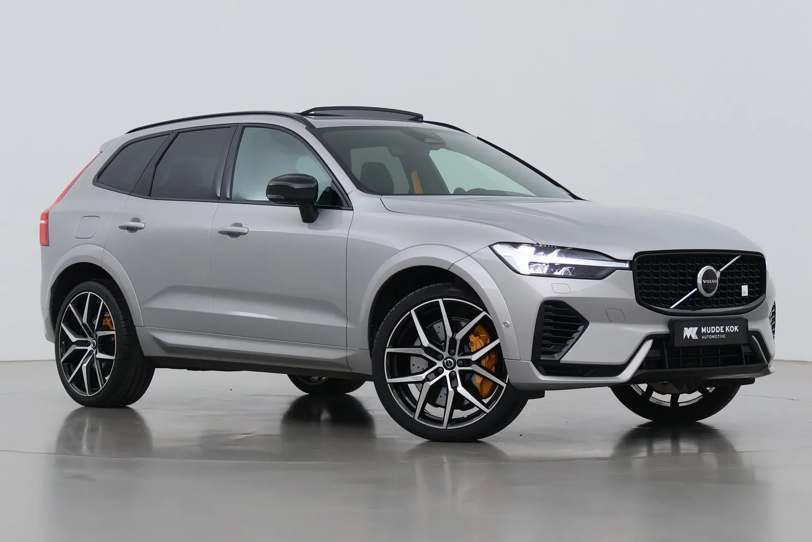 Volvo XC60 (2023) — foto 1