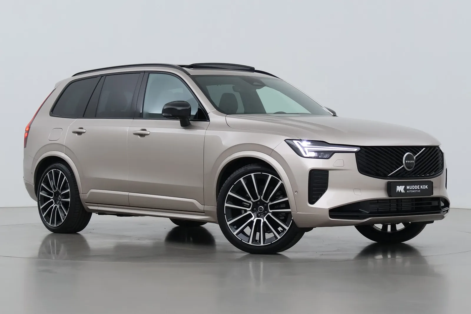 Volvo XC90 (2026) — foto 1