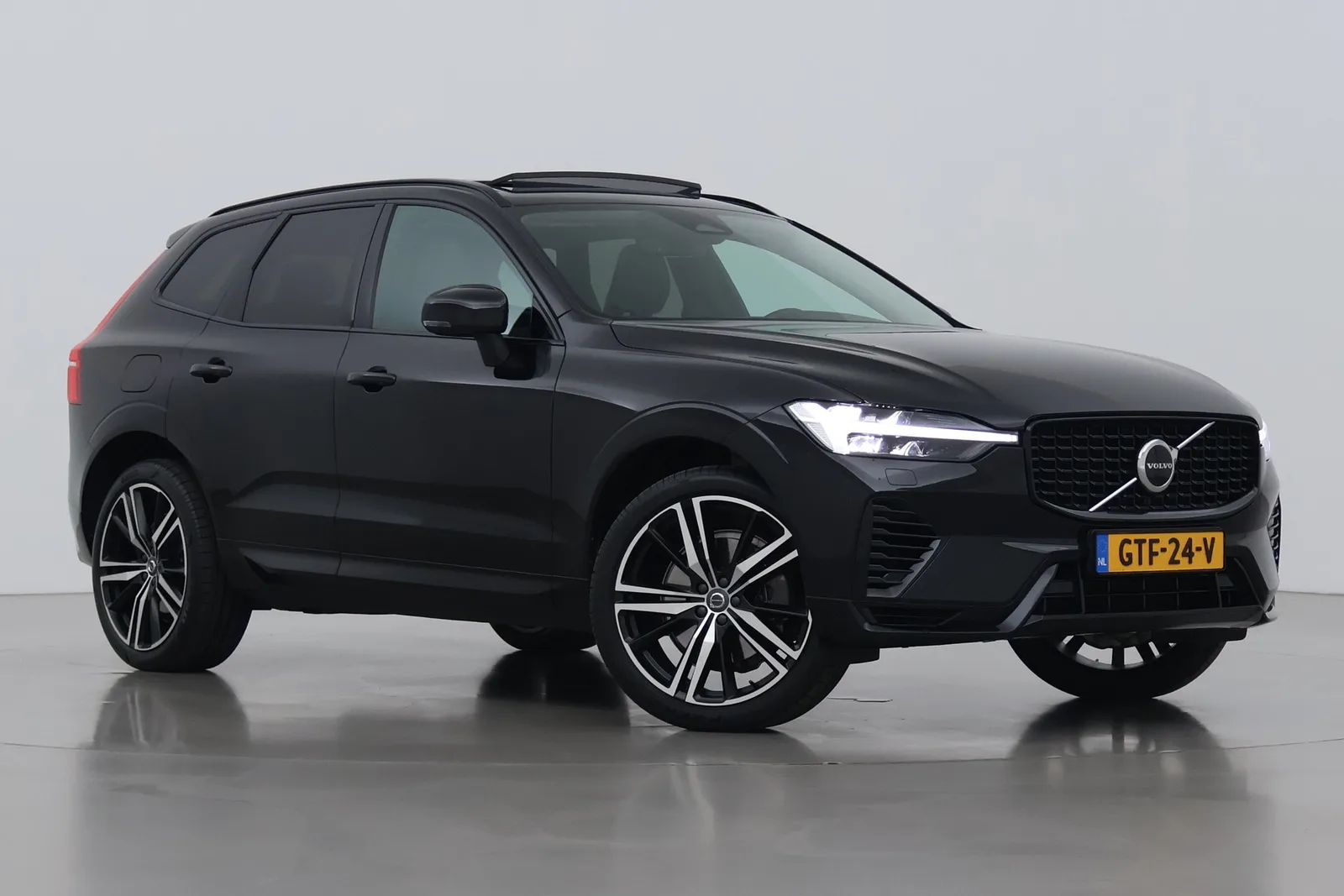 Volvo XC60 (2024) — foto 1