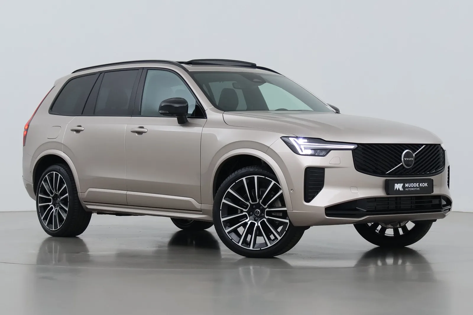 Volvo XC90 (2026) — foto 1