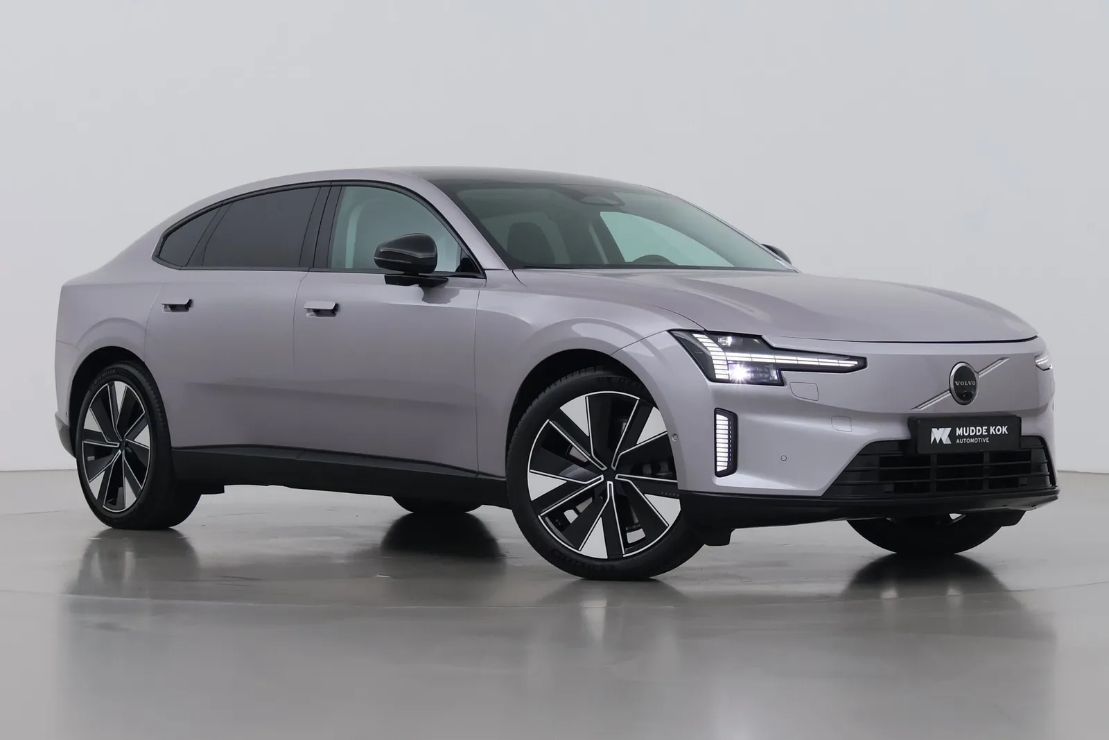 Volvo ES90 (2026) — foto 1