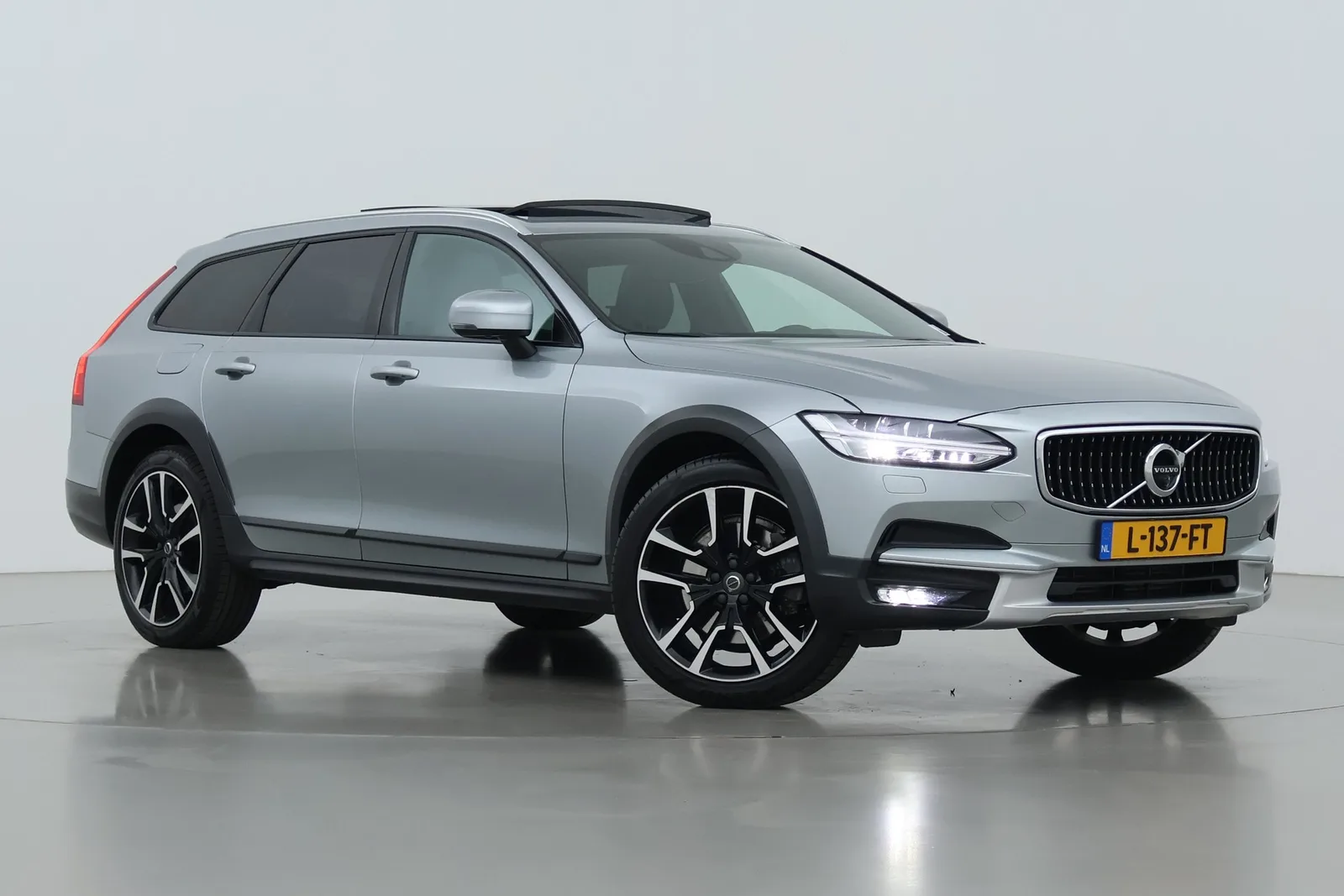 Volvo V90 (2019) — foto 1