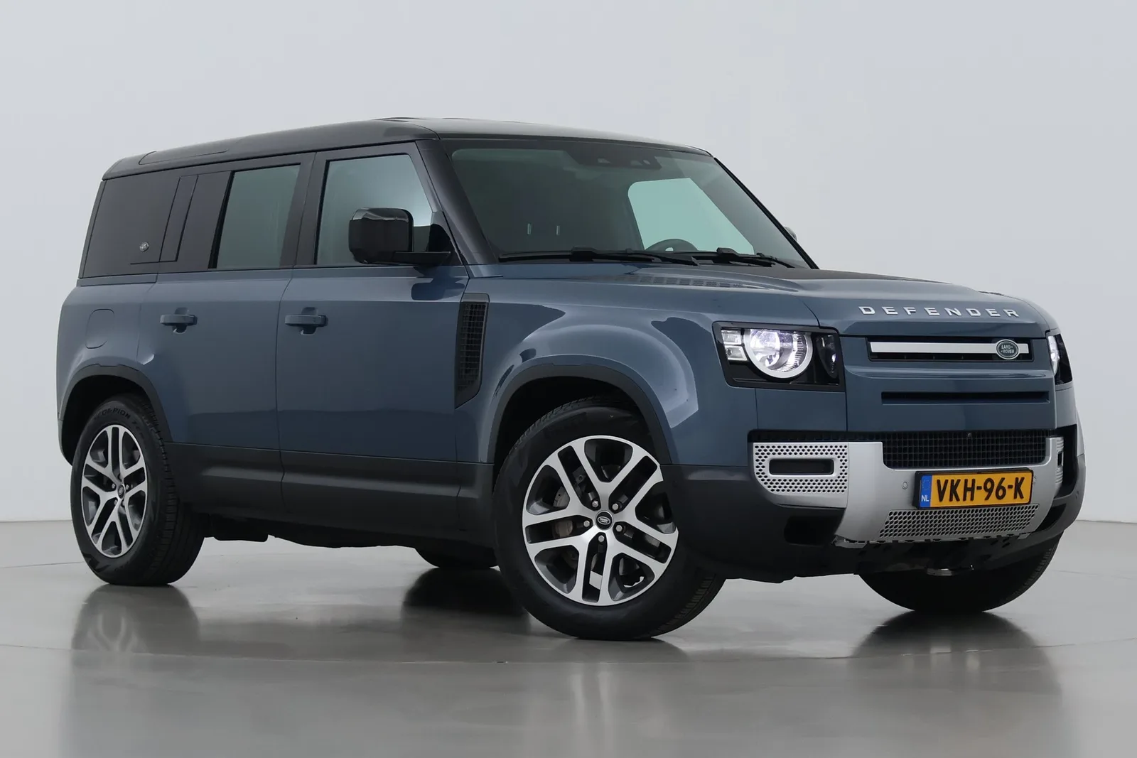 Land Rover Defender (2021) — foto 1