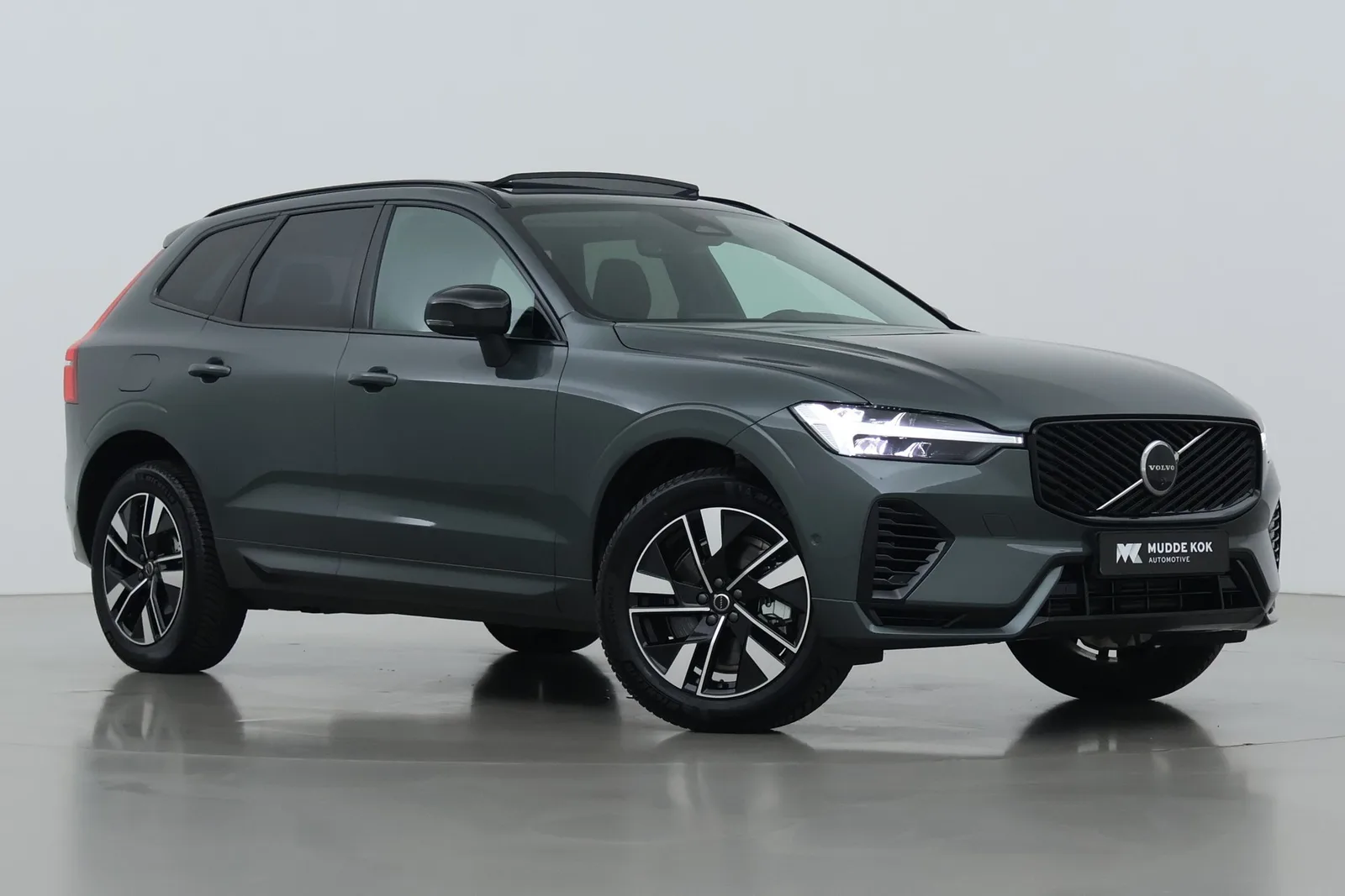 Volvo XC60 (2025) — foto 1