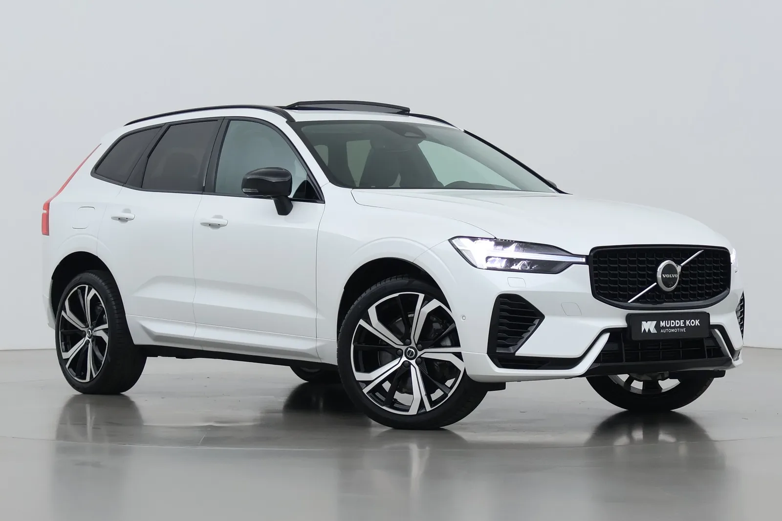 Volvo XC60 (2025) — foto 1