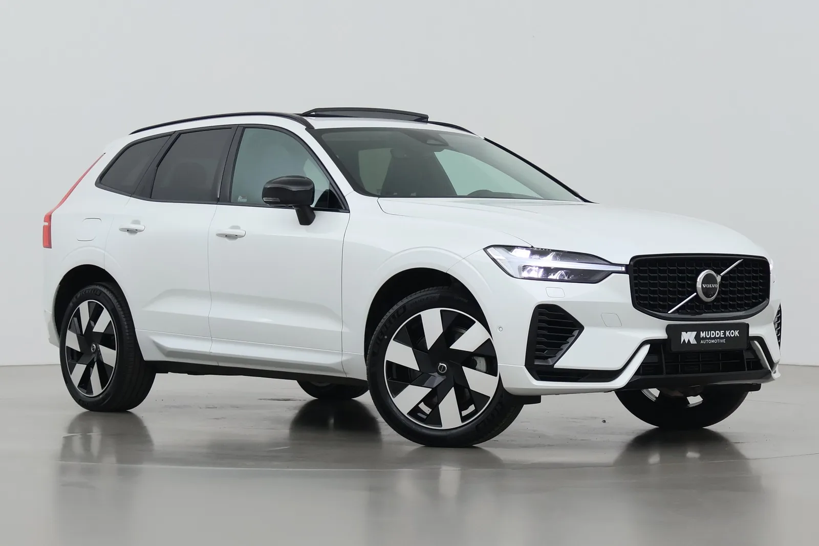 Volvo XC60 (2025) — foto 1