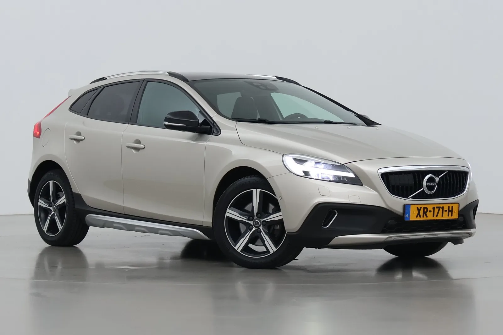 Volvo V40 (2019) — foto 1