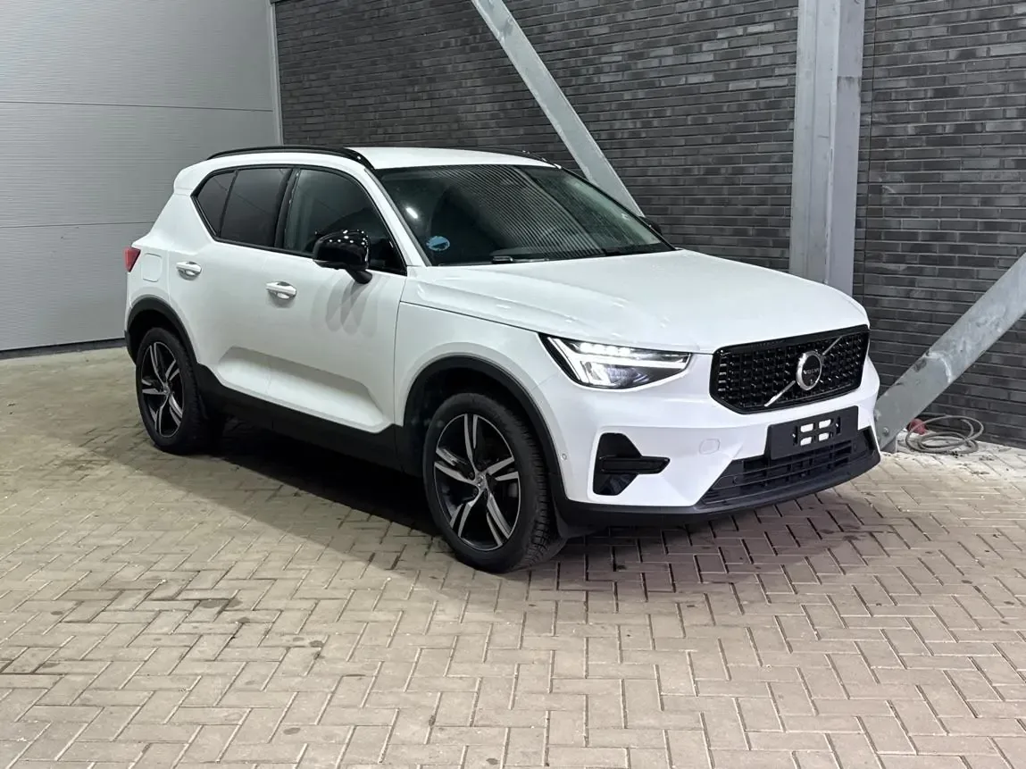 Volvo XC40 (2025) — foto 1