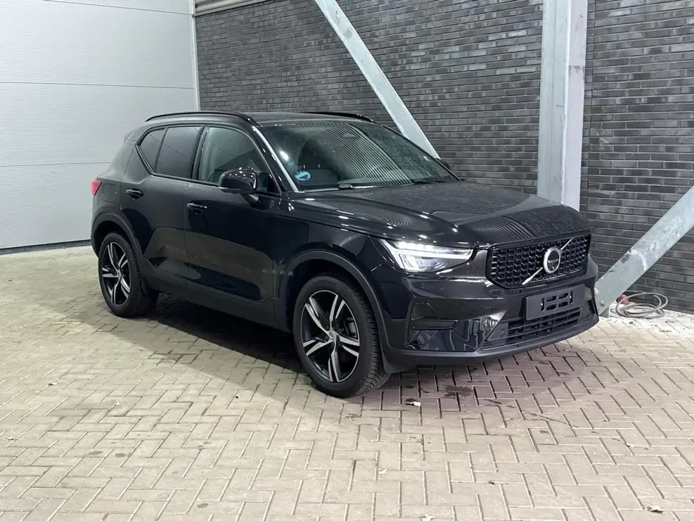 Volvo XC40 (2025) — foto 1