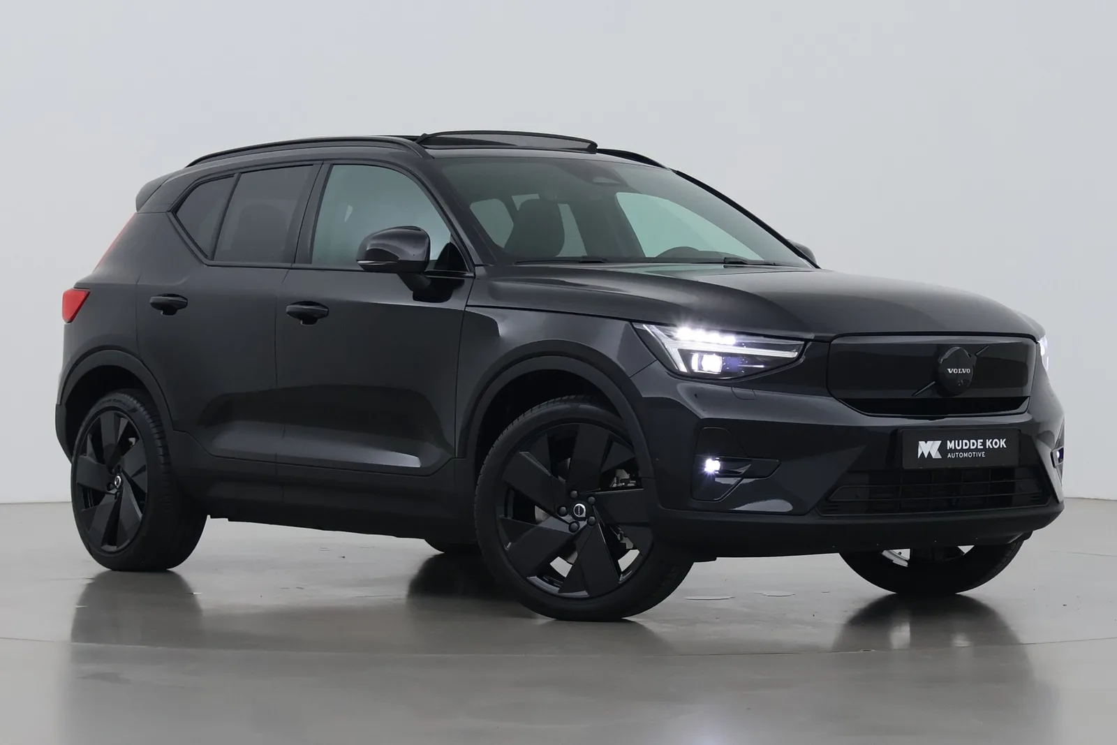 Volvo EX40 (2026) — foto 1