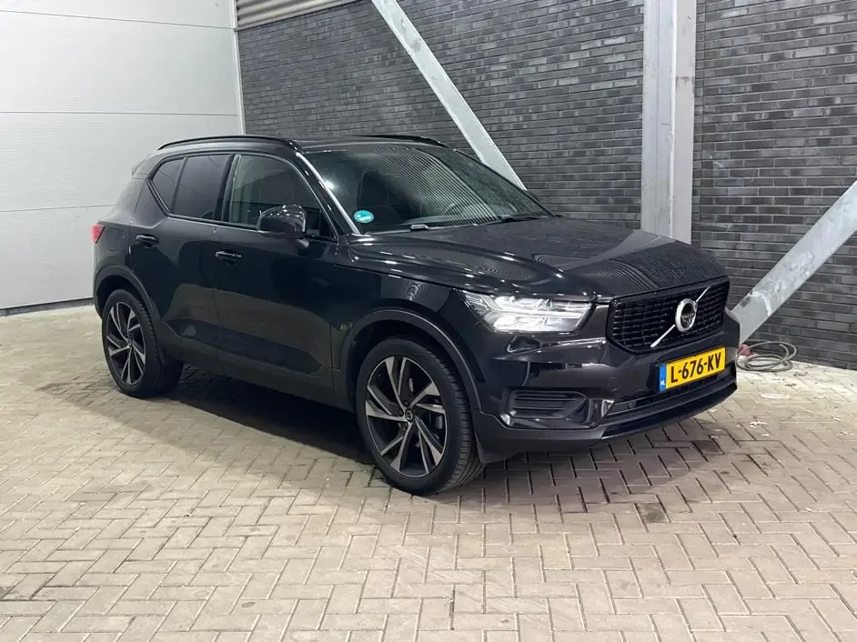 Volvo XC40 (2021) — foto 1