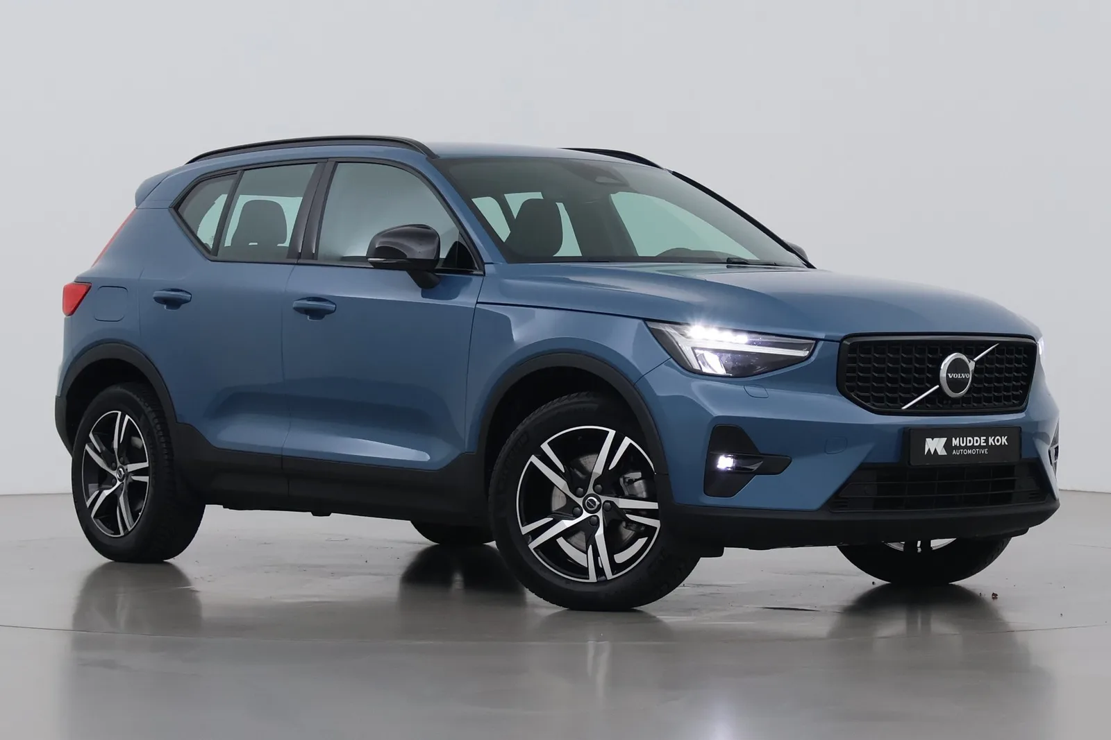 Volvo XC40 (2024) — foto 1