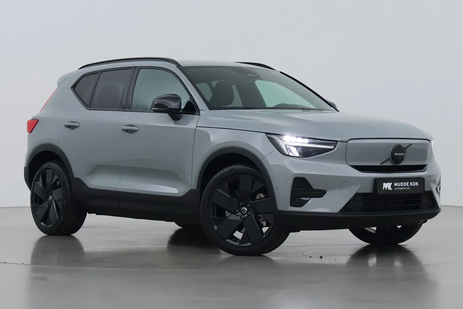 Volvo EX40 (2026) — foto 1
