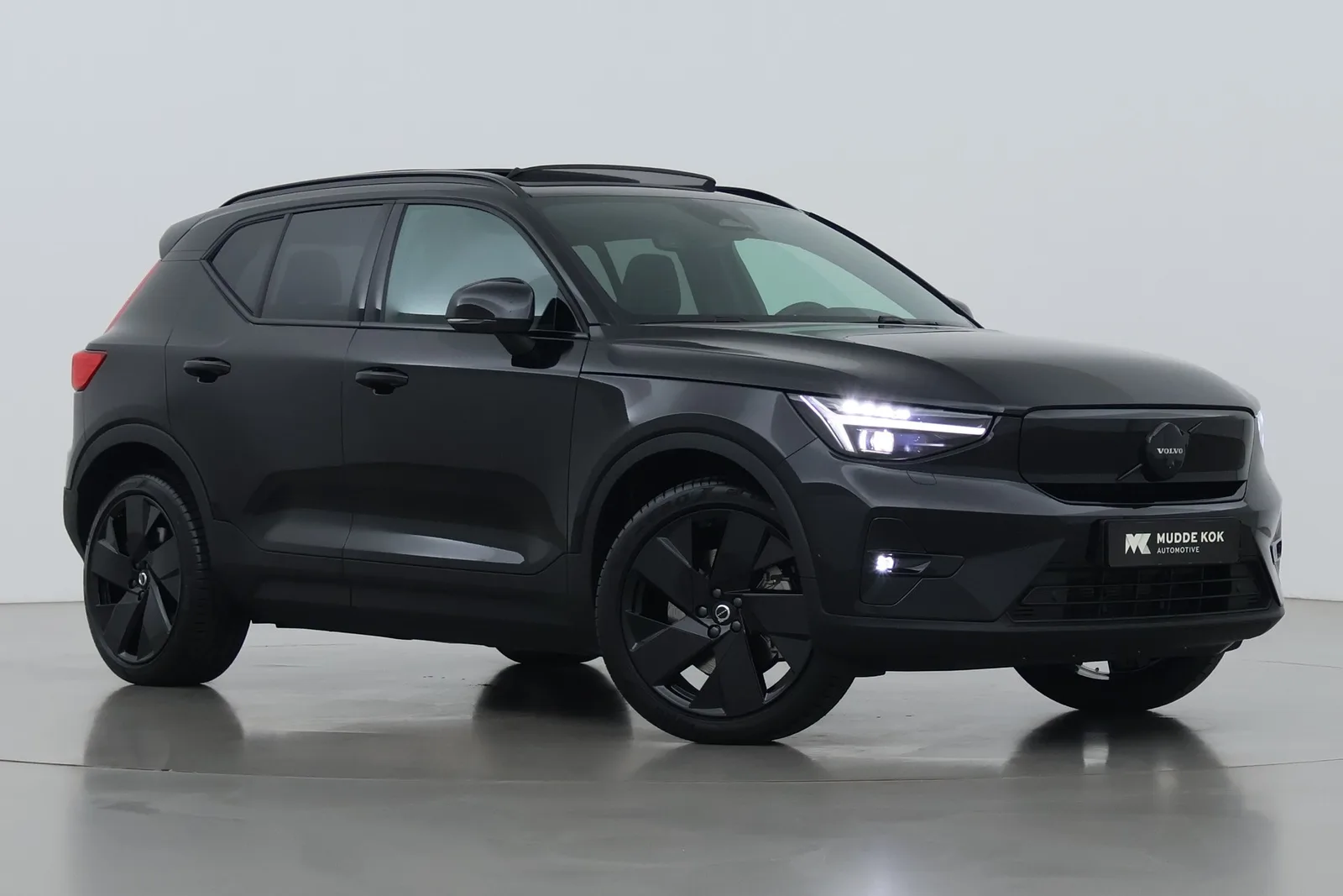 Volvo EX40 (2026) — foto 1