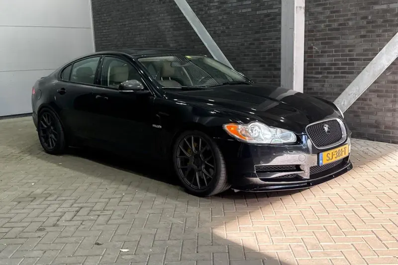 Jaguar XF (2010)