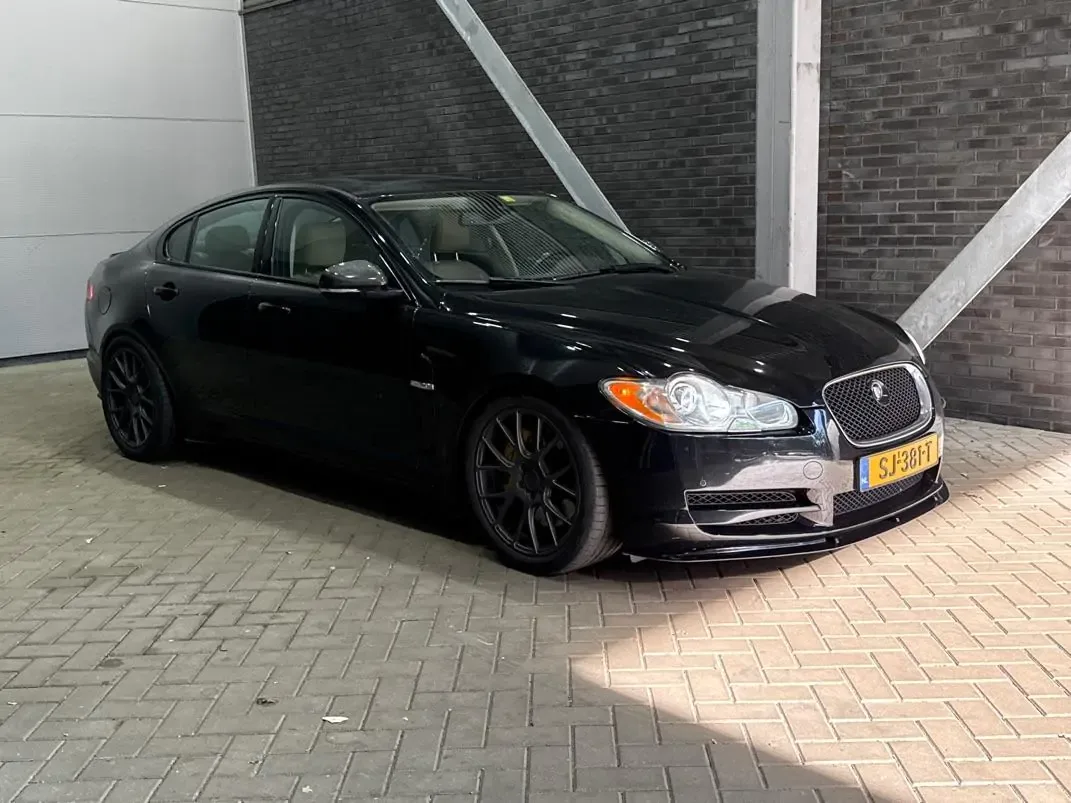 Jaguar XF (2010) — foto 1