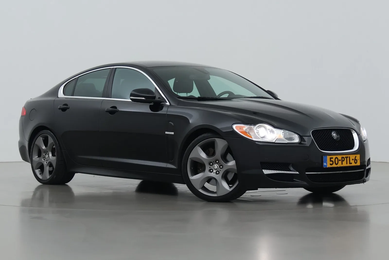 Jaguar XF (2011) — foto 1