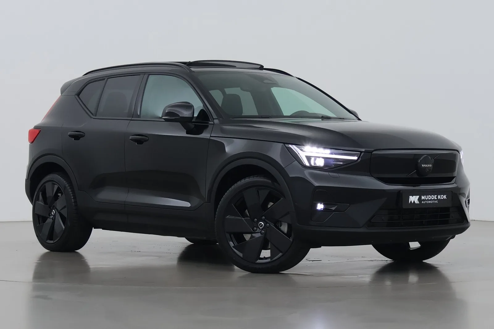Volvo EX40 (2026) — foto 1