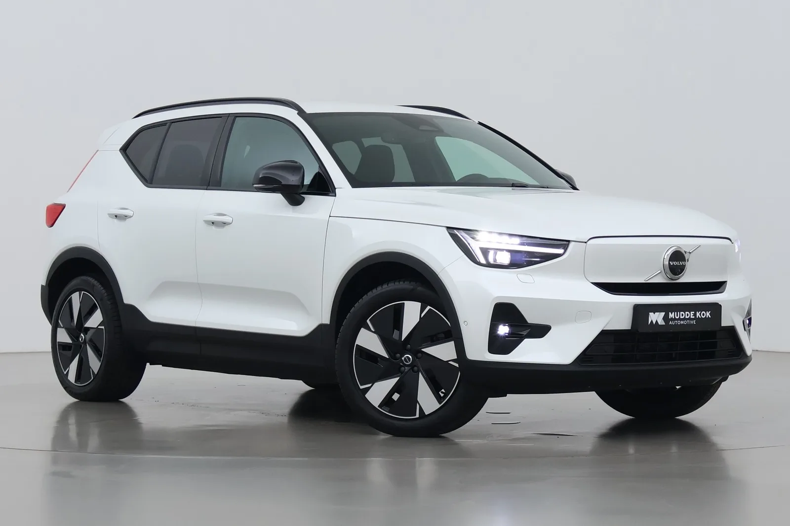 Volvo EX40 (2026) — foto 1