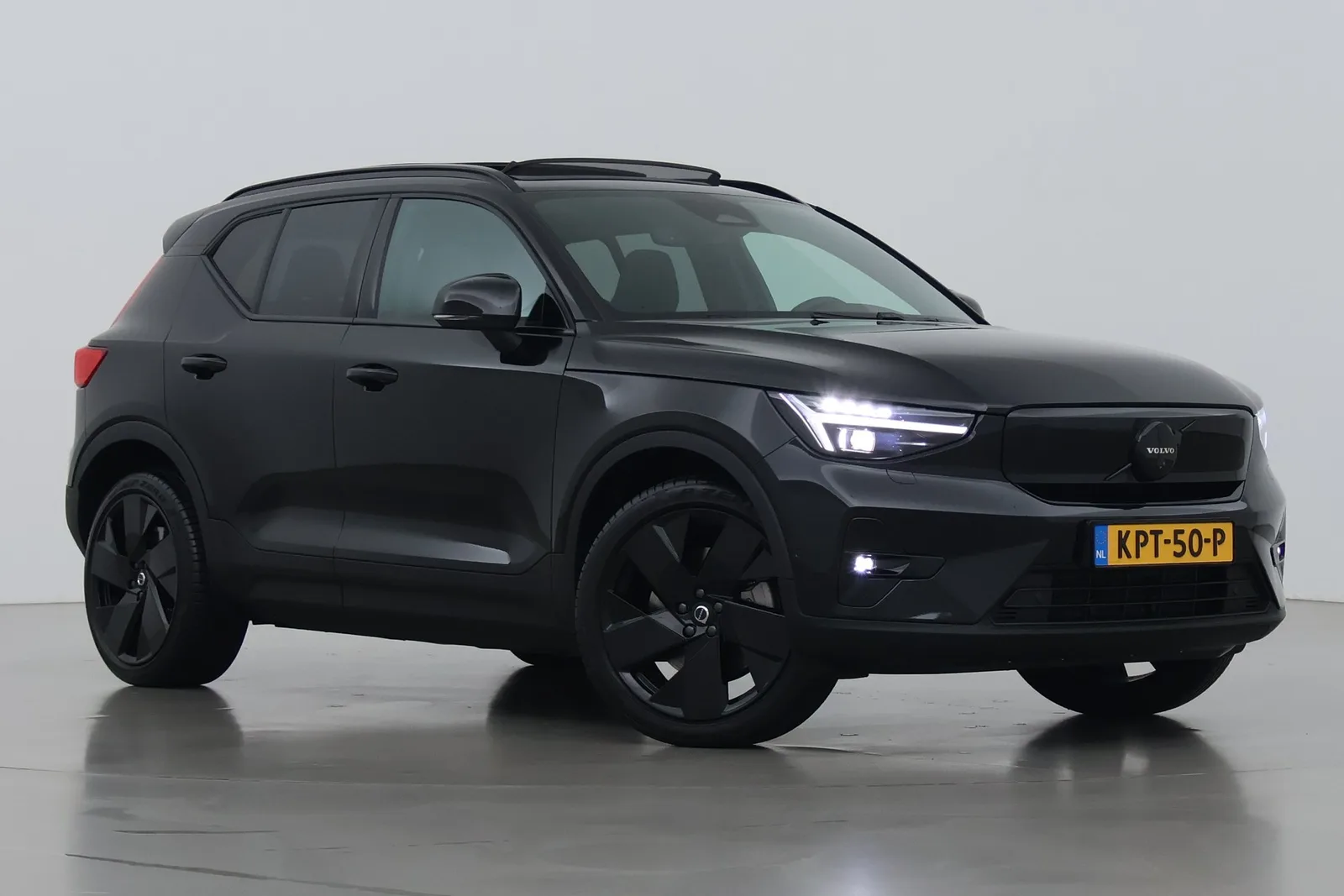 Volvo EX40 (2026) — foto 1