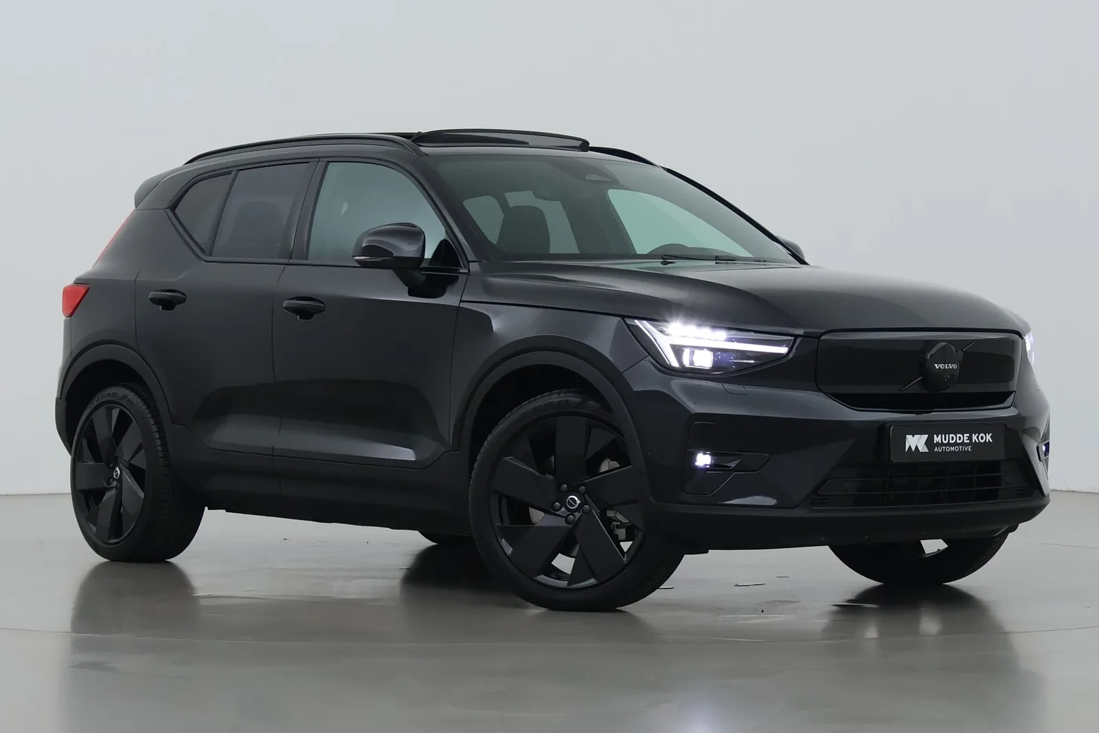 Volvo EX40 (2026) — foto 1