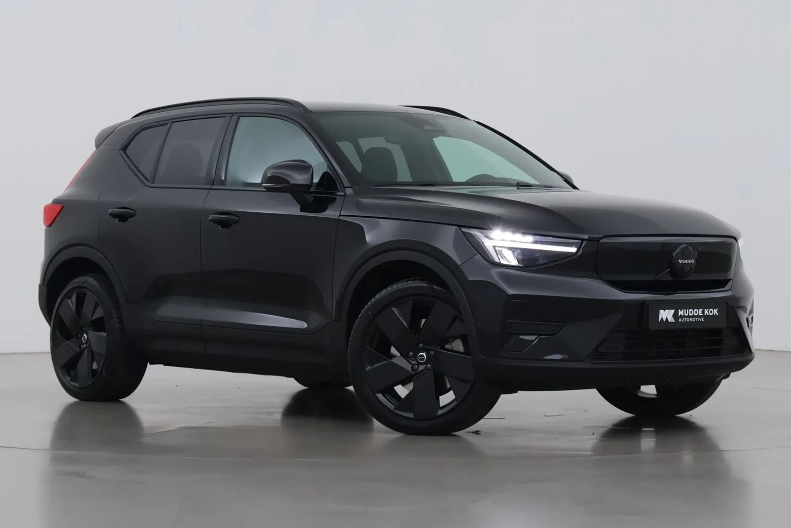 Volvo EX40 (2026) — foto 1