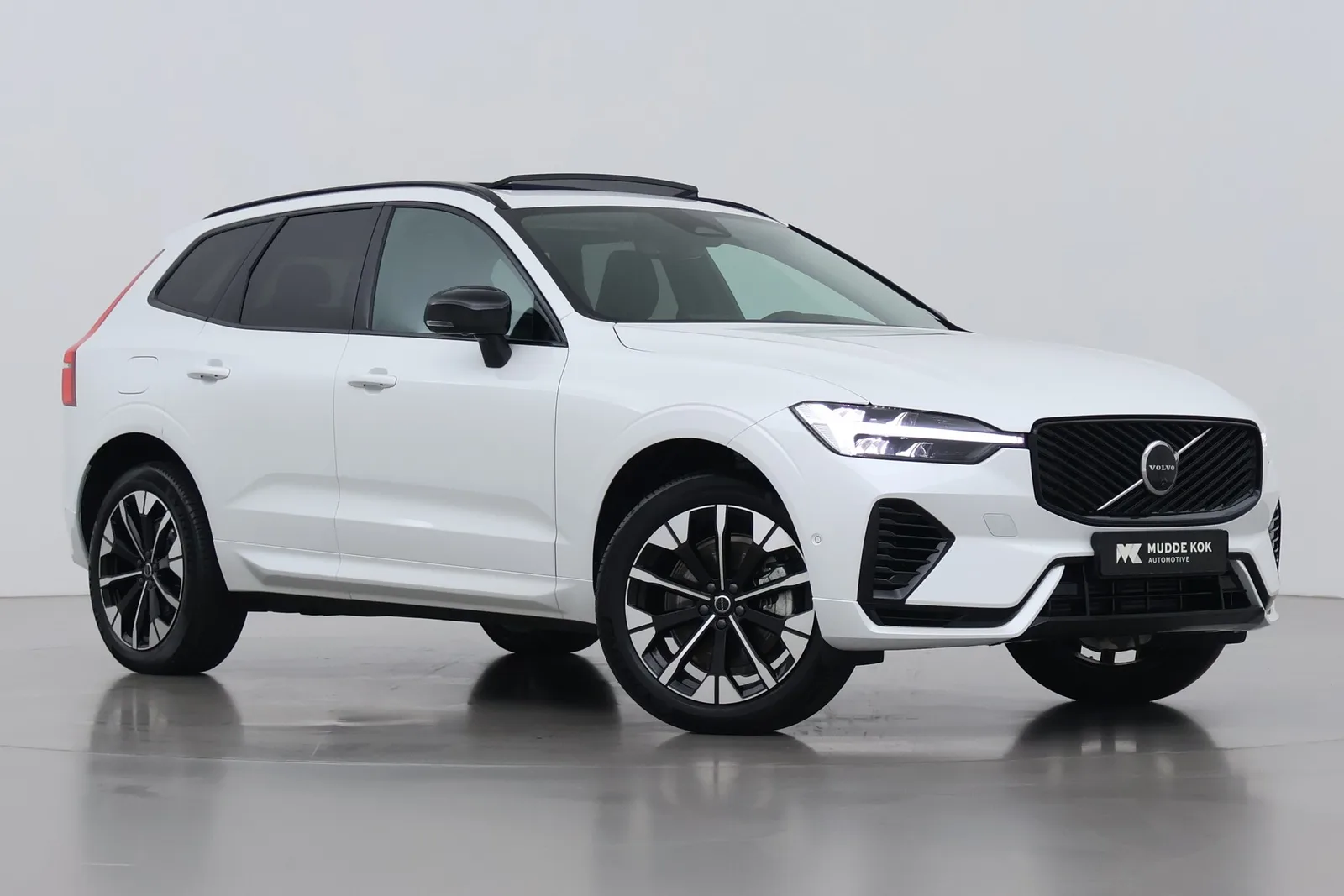 Volvo XC60 (2025) — foto 1